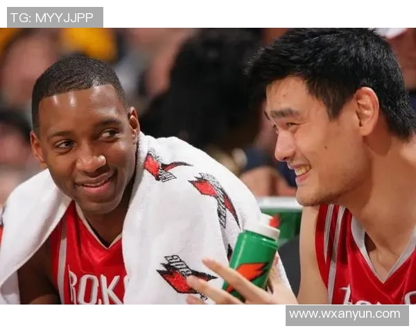 火箭队传奇三人组姚明巴蒂尔携手共创辉煌篮球时代