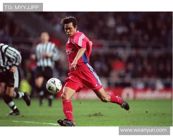 足球明星精彩瞬间大开脚踢球图片集锦展现足球魅力与激情 足球明星精彩瞬间大开脚踢球图片集锦展现足球魅力与激情