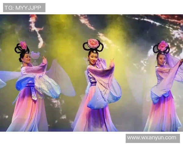 足球明星亲临中国传统舞龙盛典感受文化魅力与激情碰撞